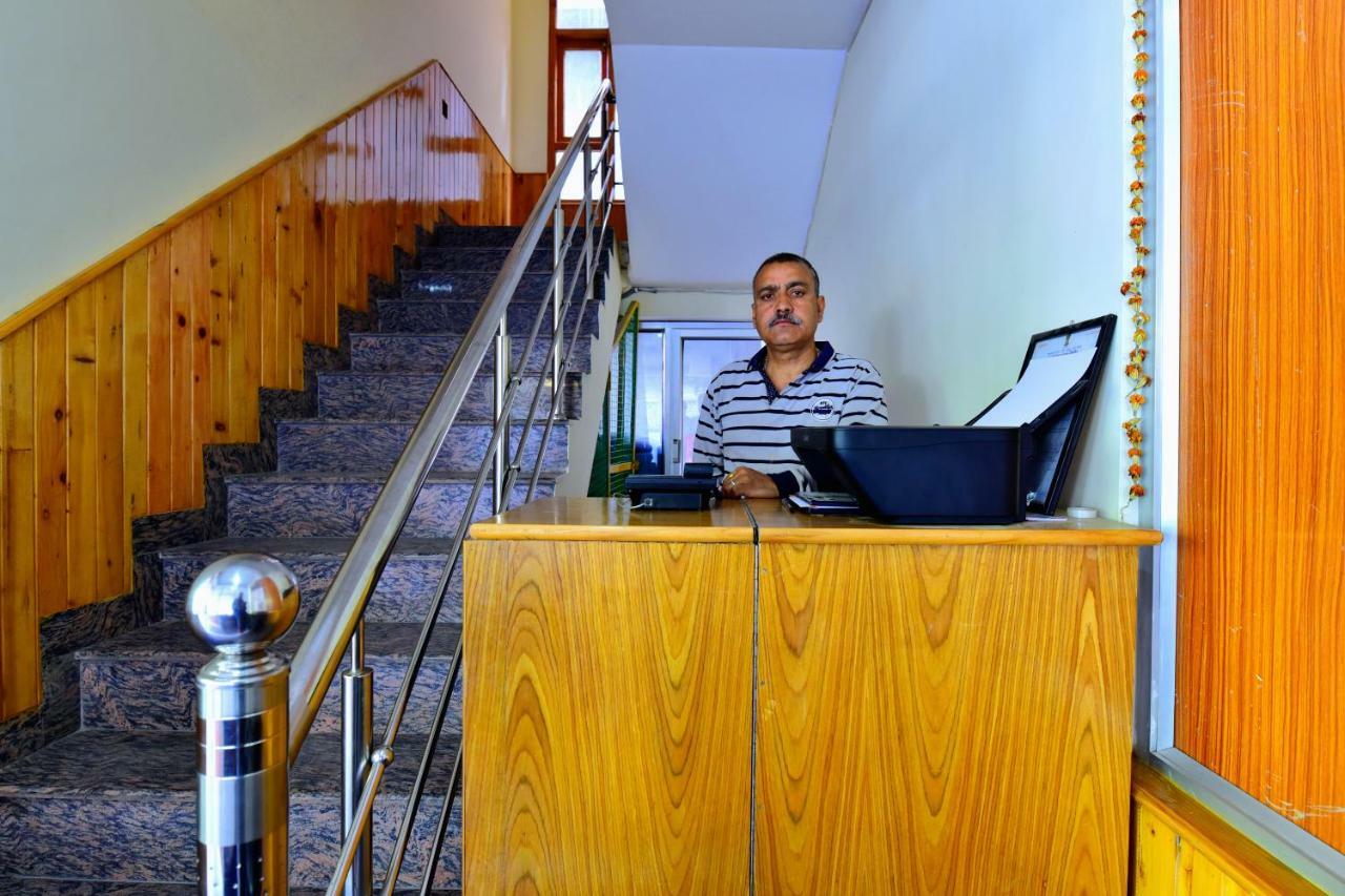 Oyo 38661 Hotel Apna Ghar Manāli Esterno foto